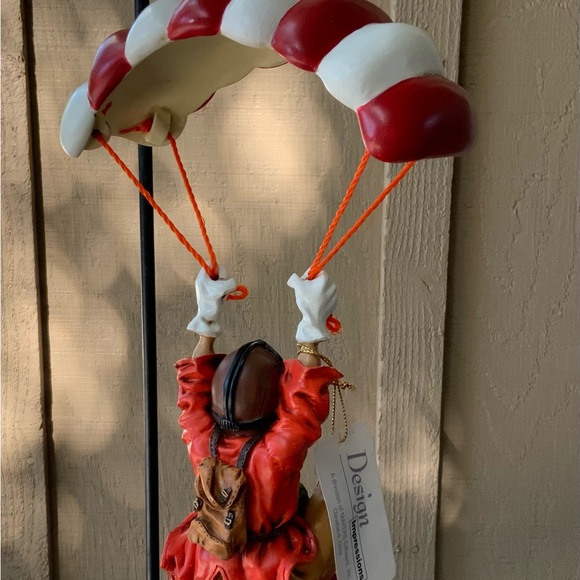 Clown On A Parachute - Picture 8 of 12